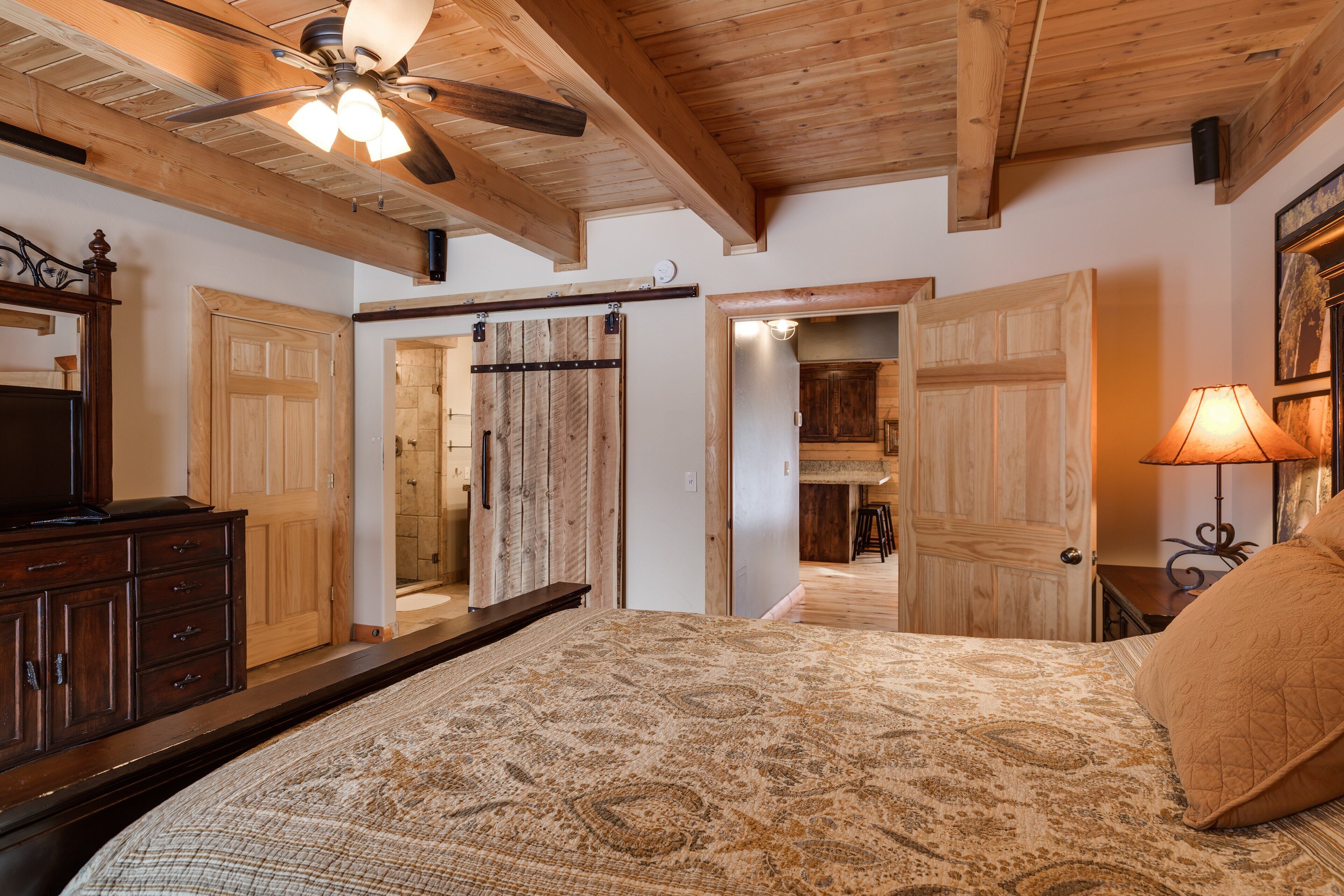 5 chambres, espace de travail pour ordinateur portable