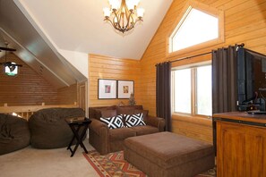 Villa (5 Bedrooms) | Wohnbereich | Fernseher, Videospielkonsole, DVD-Player, Stereoanlage