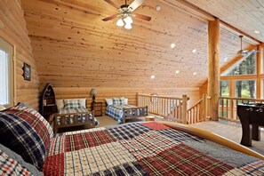 Villa (4 Bedrooms) | 4 bedrooms, laptop workspace, iron/ironing board, free WiFi - Lodgepole Lookout (Island Park)