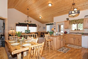 Villa (3 Bedrooms) | Salle à manger