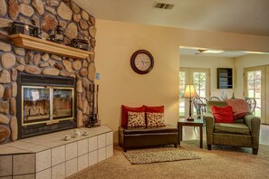 تلفزيون، برامج وأفلام نتفليكس، مشغل دي في دي، كرة قدم الطاولة