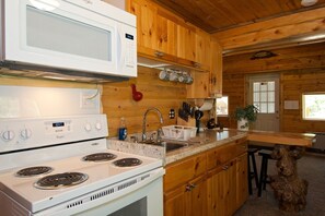 Villa (2 Bedrooms) | Private kitchen | Full-sized fridge, microwave, oven, stovetop - Remington Retreat (Island Park)