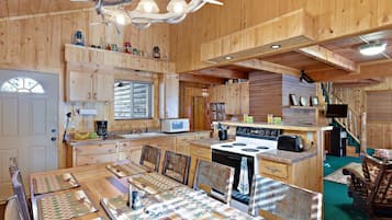 Villa (3 Bedrooms) | Dining