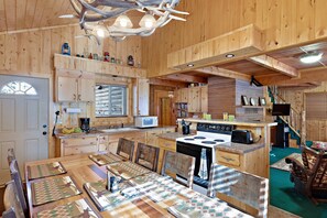 Villa (3 Bedrooms) | Dining - Restoration Pines (Island Park)