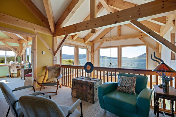 Interior - Henrys Lake Goose Bay (Island Park)