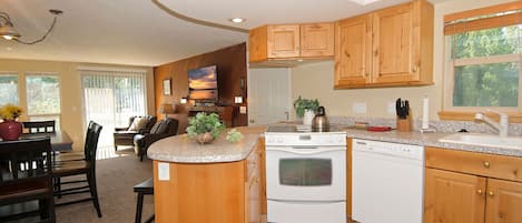 Villa (3 Bedrooms) | Private kitchen