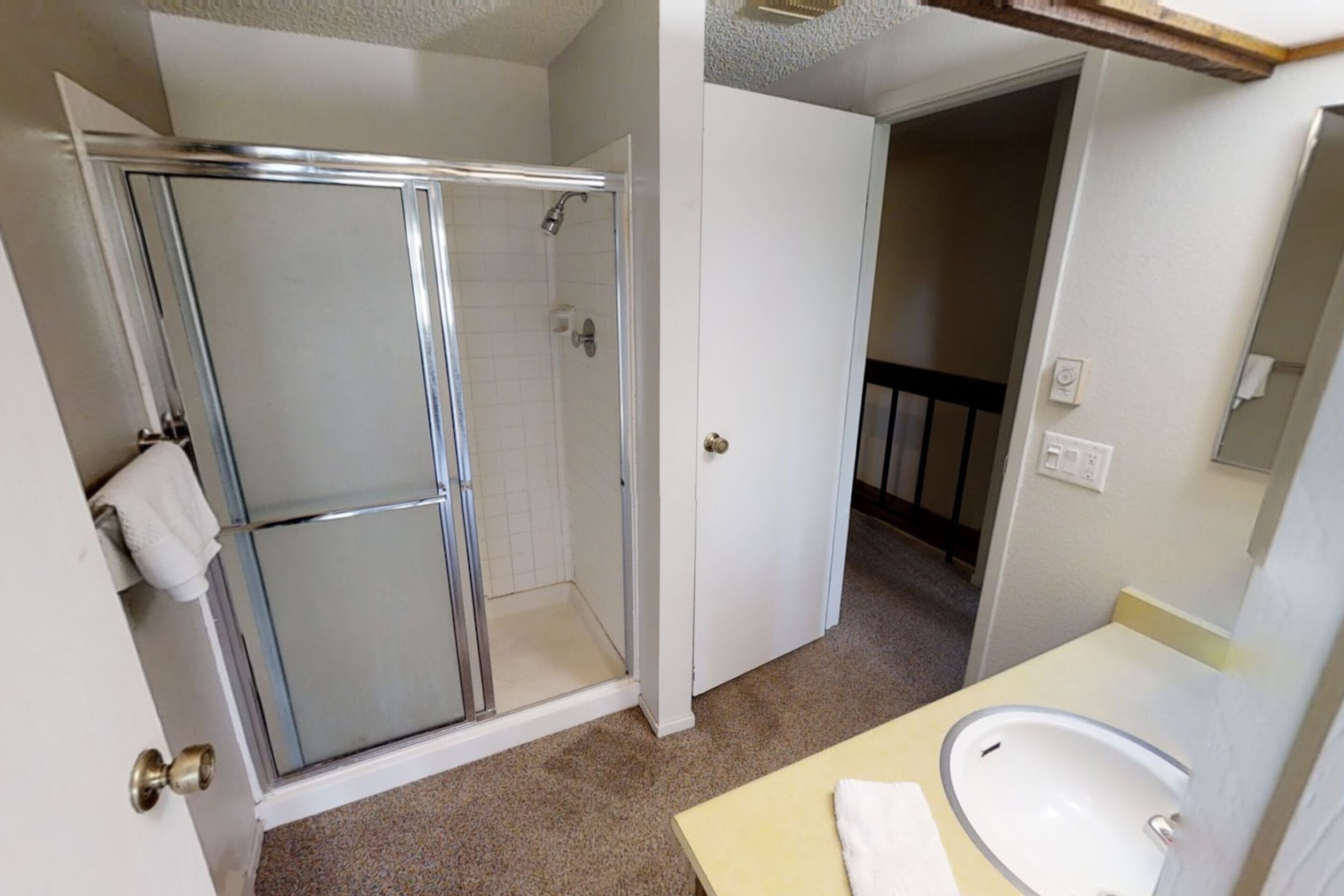 Villa (3 Bedrooms) | Bathroom | Shower, free toiletries, hair dryer, towels