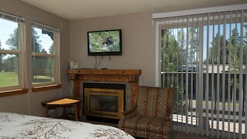 3 bedrooms, laptop workspace, iron/ironing board, free WiFi