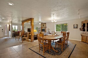 Villa (6 Bedrooms) | Interior