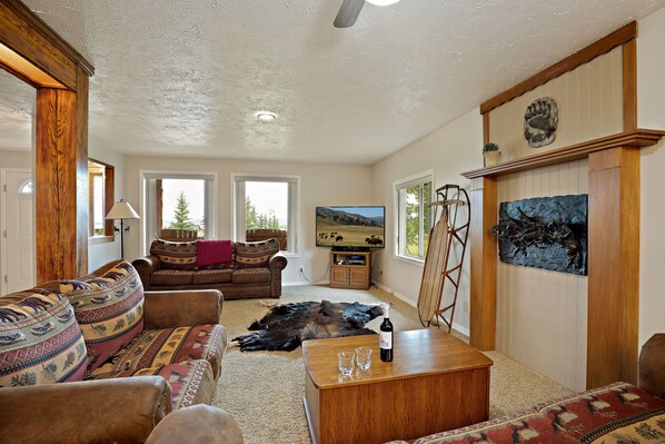 Villa (6 Bedrooms) | Living area