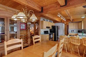 Villa (4 Bedrooms) | Dining room - Grand View Retreat (Island Park)