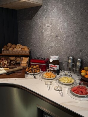 Buffet déjeuner servi tous les jours en supplément
