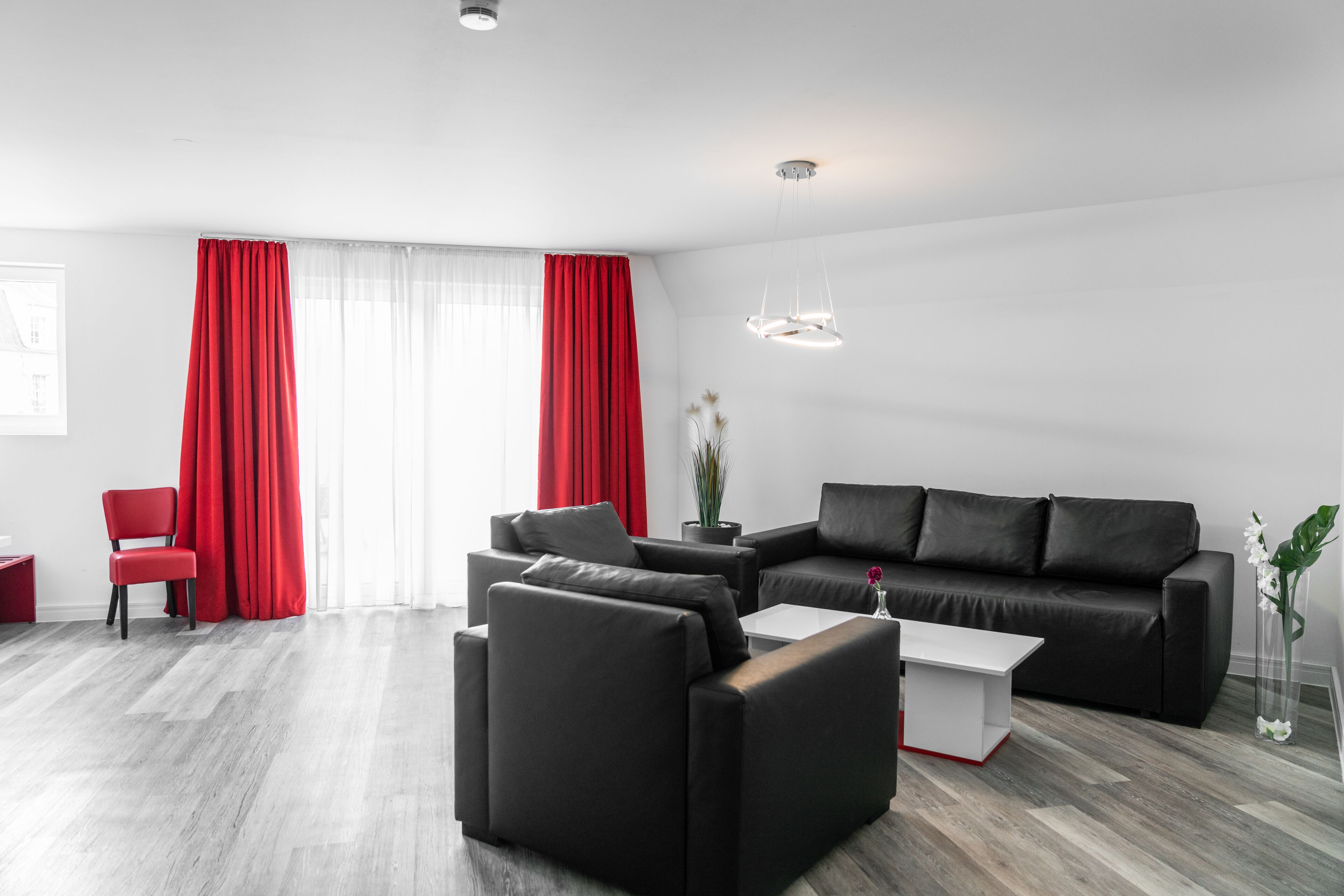 deluxe suite | living area | 55-inch flat-screen tv with satellite channels, tv