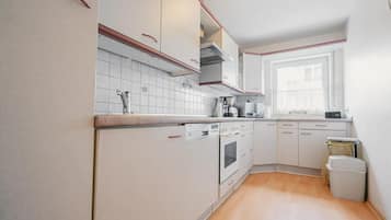 Apartment, 2 Bedrooms, Annex Building | Private kitchen