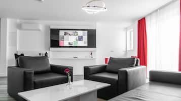 Deluxe Suite | 1 bedroom, down duvets, in-room safe, desk