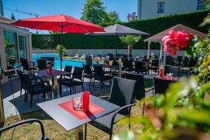 Breakfast, dinner served; international cuisine, pool views
