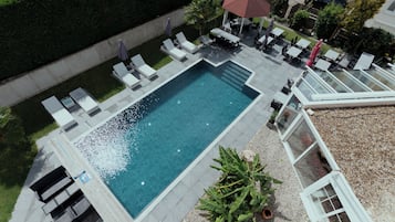 Outdoor pool, pool loungers