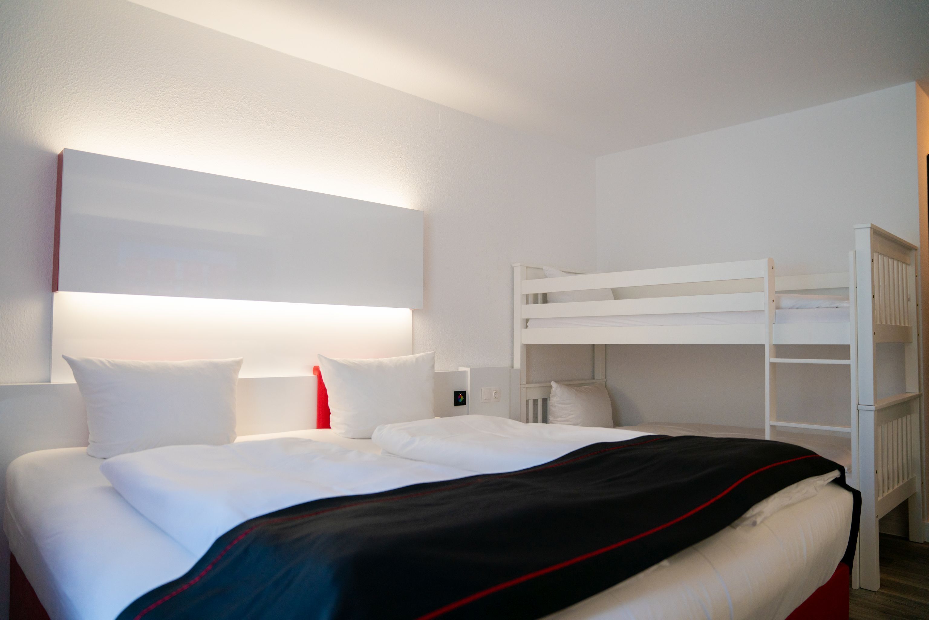 Down duvets, in-room safe, desk, blackout curtains