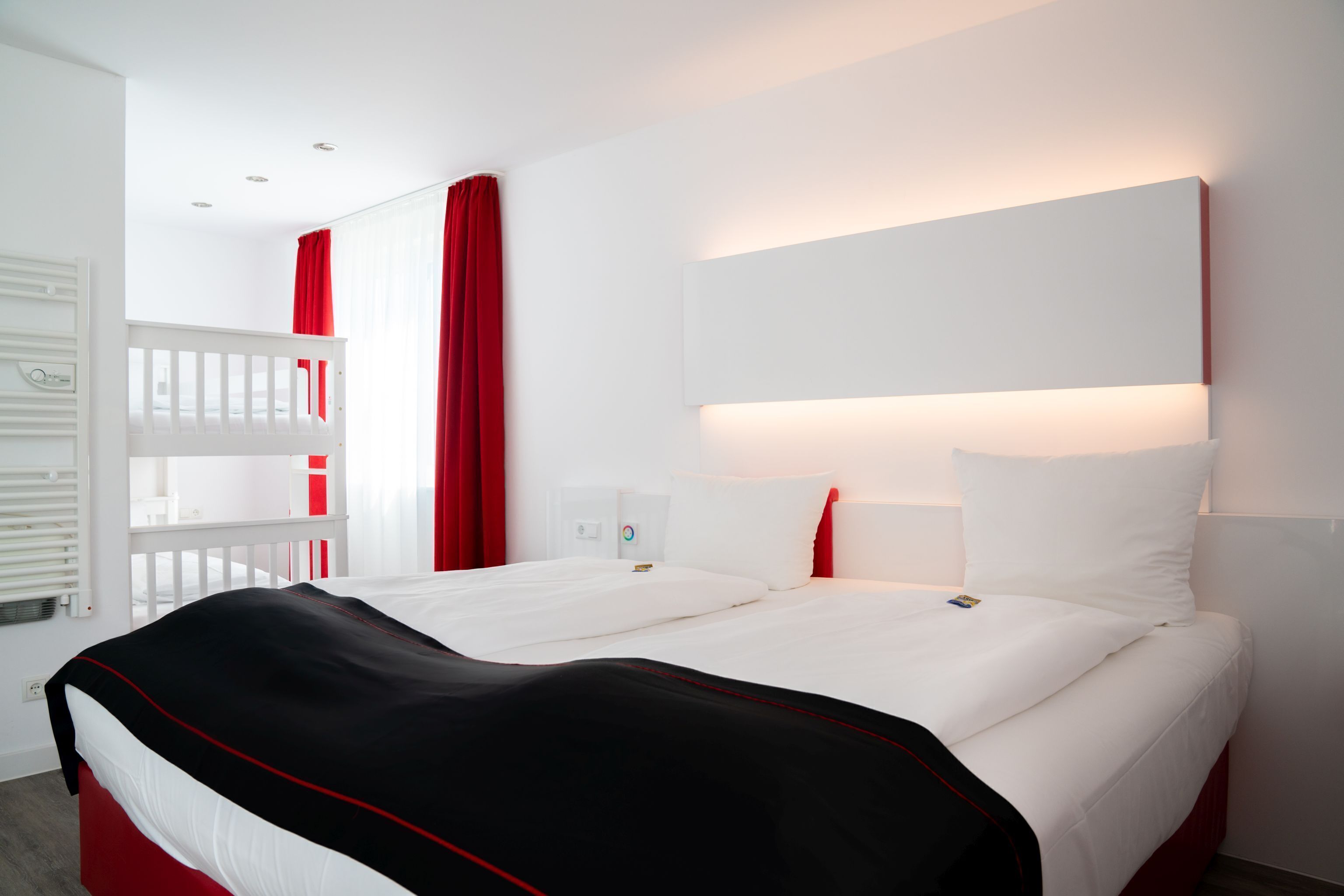 Down duvets, in-room safe, desk, blackout curtains