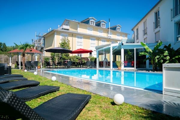 Outdoor pool, pool loungers