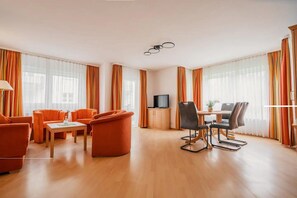 Apartment, 2 Bedrooms, Annex Building | Living area - Hotel Andante Rust (Rust)