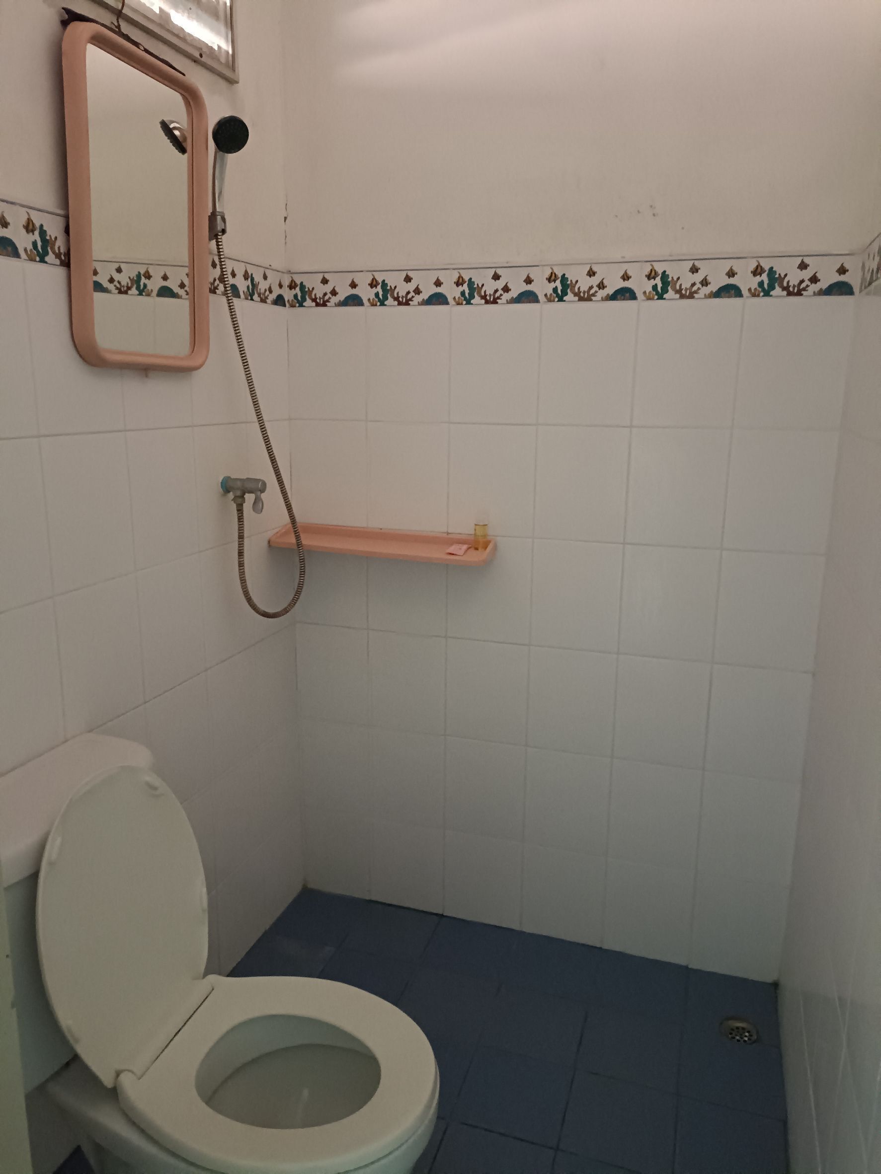 Standard Double Room | Bathroom | Shower, free toiletries, towels, soap