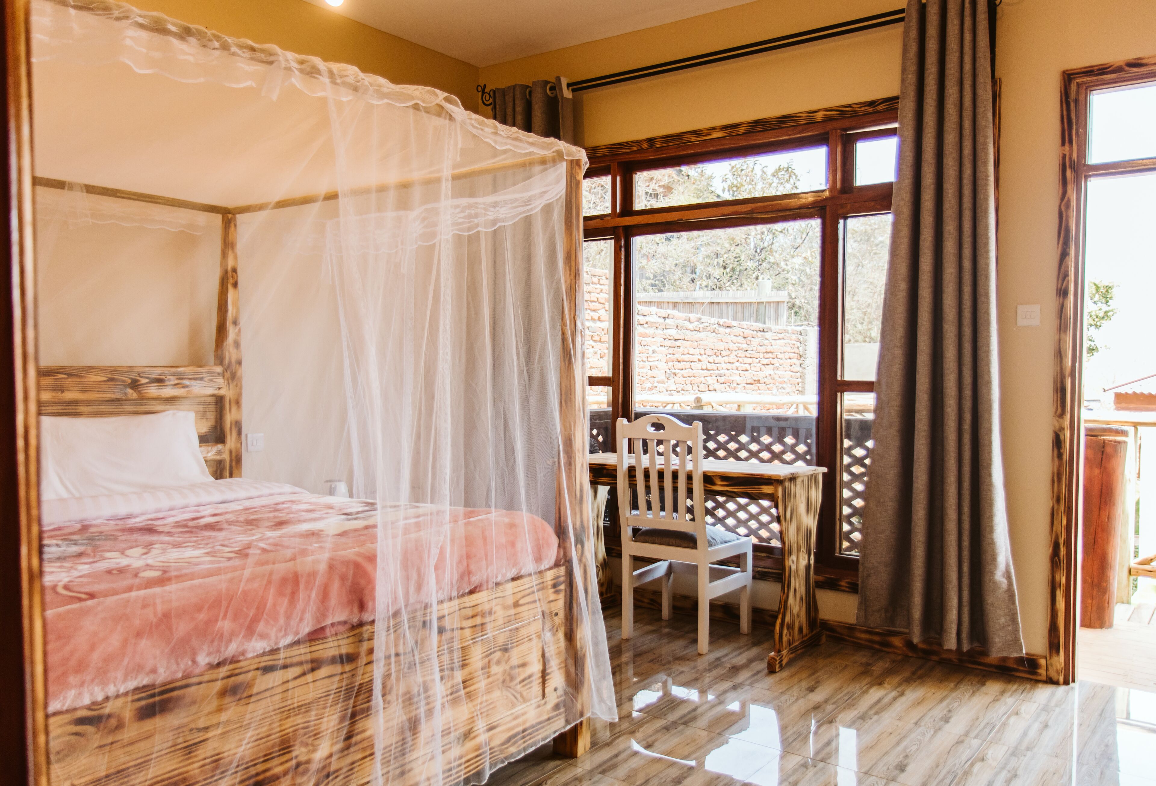 디럭스룸 | 객실 내 금고, 책상, 노트북 작업 공간, 암막 커튼