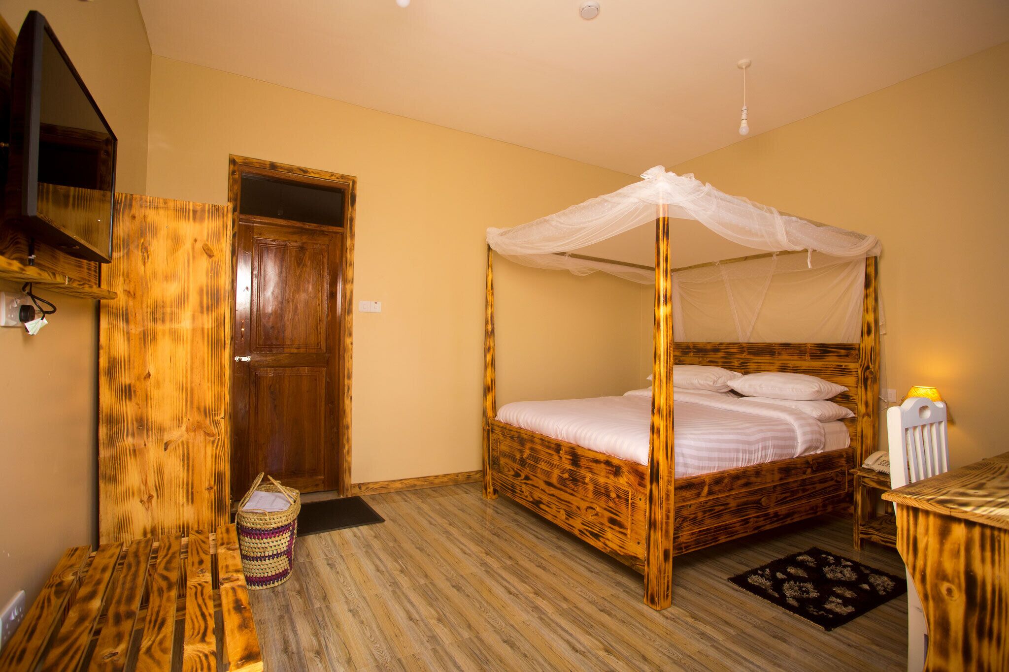 스탠다드룸 | 객실 내 금고, 책상, 노트북 작업 공간, 암막 커튼