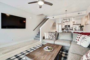 TV, Netflix, Hulu, streaming services