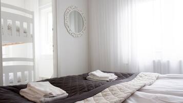 Habitación cuádruple | Wifi gratis y ropa de cama