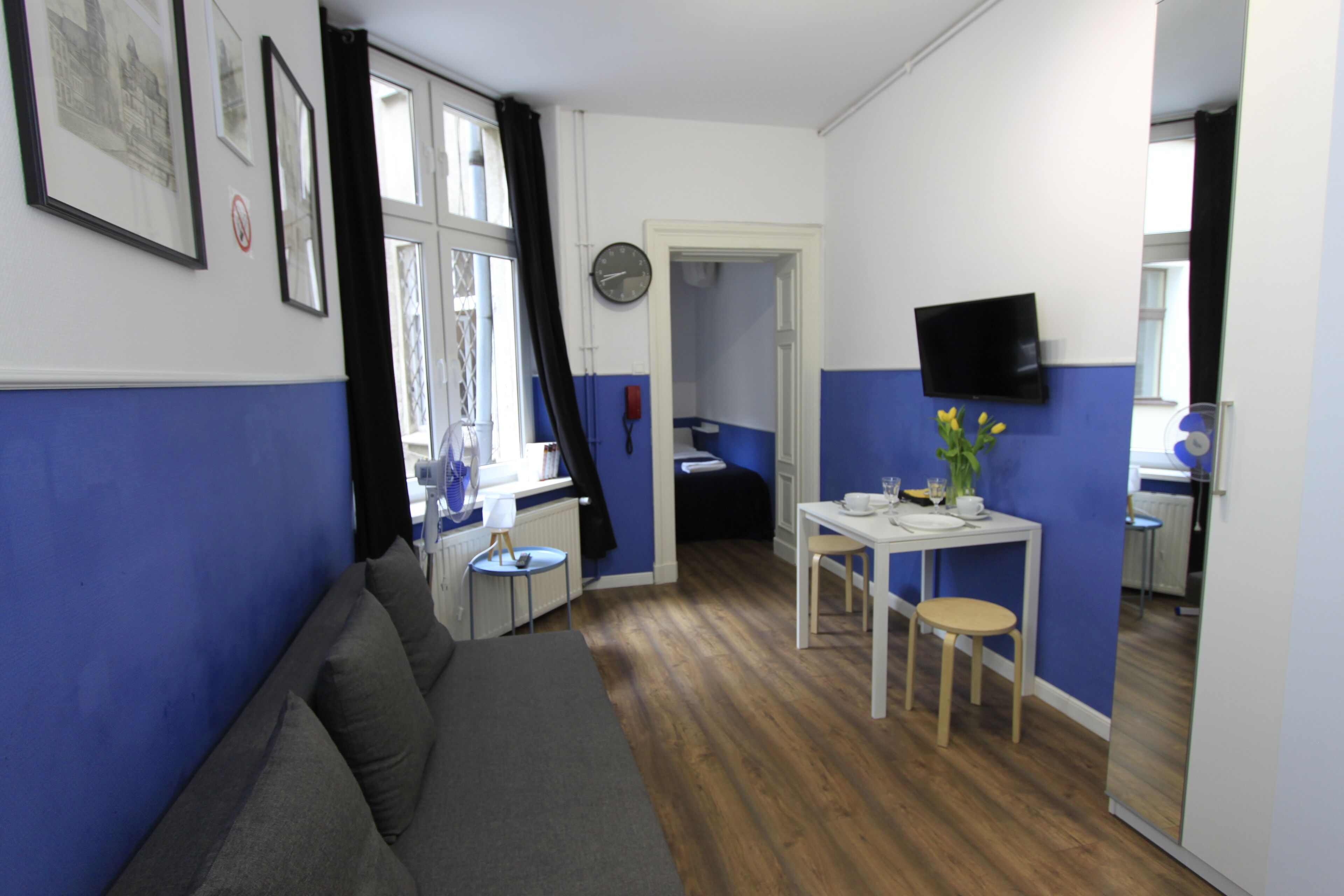 Basic Apartment | Living room | Flat-screen TV