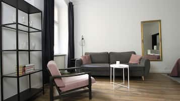 Apartamento de diseño | Zona de estar | Una televisión de pantalla plana