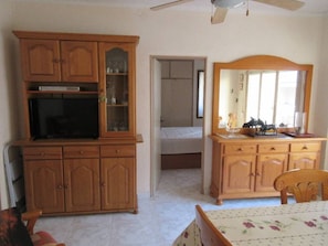 2 bedrooms, iron/ironing board, internet, bed sheets