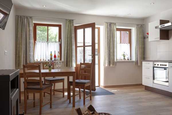 Ebenerdige Ferienwohnung mit gemütlichem Schwedenofen-Essbereich