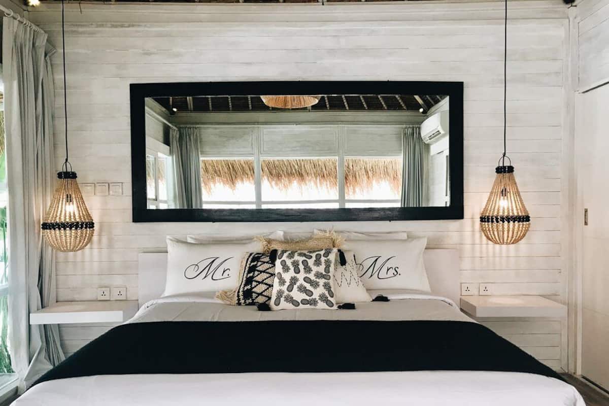 Premium bedding, pillow-top beds, minibar, in-room safe
