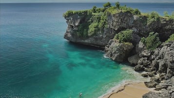 Beach nearby, white sand, sun-loungers, beach umbrellas