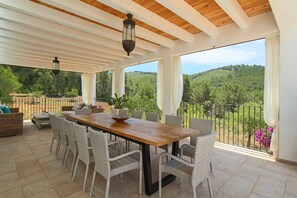 Outdoor dining