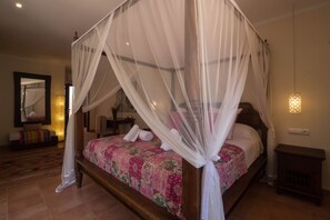 5 bedrooms, in-room safe, iron/ironing board, free WiFi