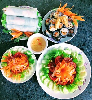 Daily full breakfast (VND 2 per person)