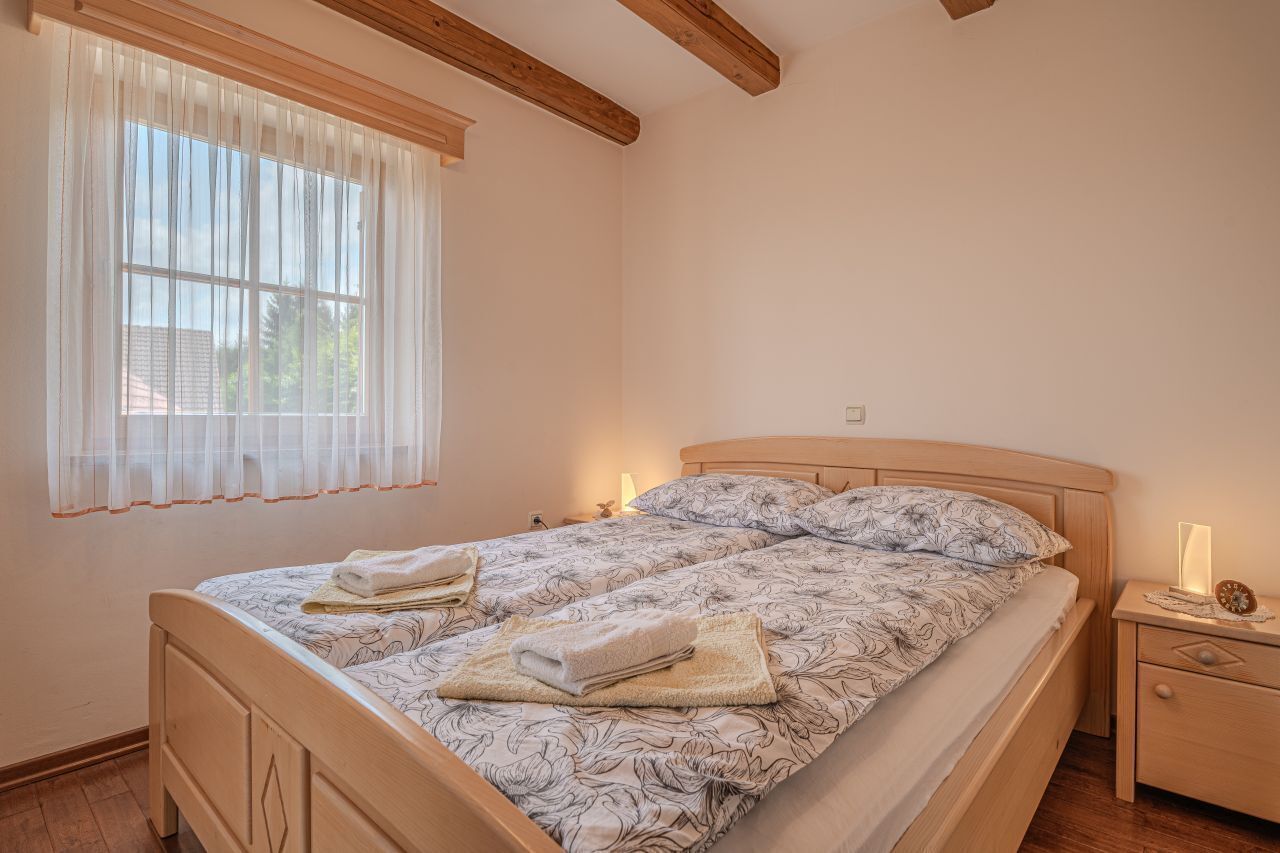 2 bedrooms, desk, blackout curtains, travel cot