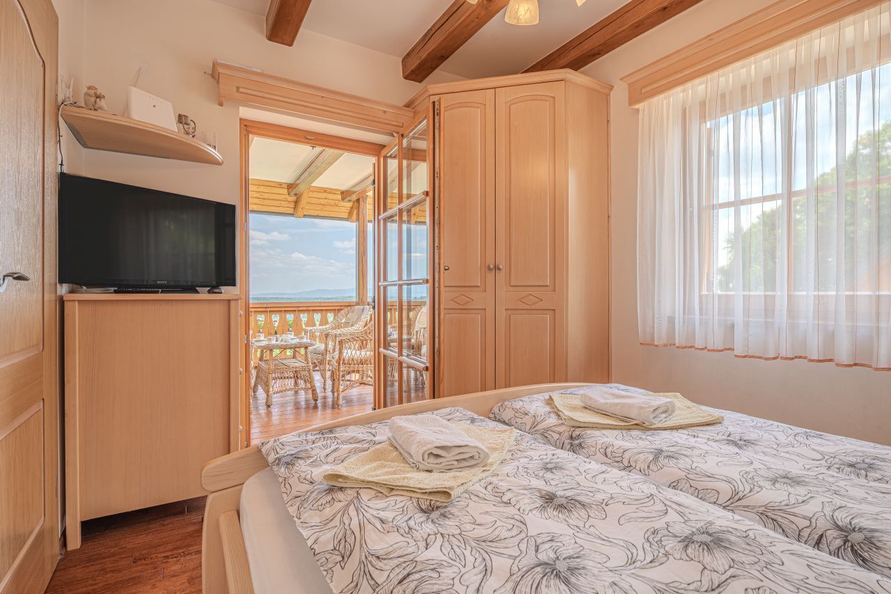 2 多间卧室、办公桌、遮光窗帘、免费 WiFi