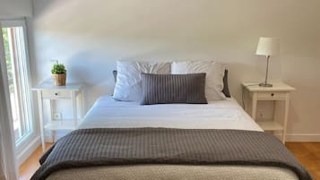 7 bedrooms, iron/ironing board, free WiFi, bed sheets