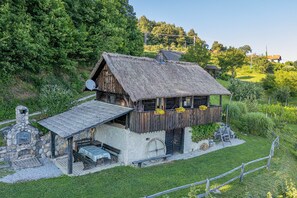 Front of property - Vineyard Cottage Škatlar 1 (Novo Mesto)