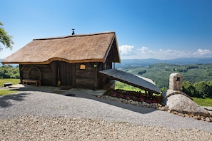 Front of property - Vineyard Cottage Škatlar 1 (Novo Mesto)