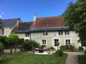 Front of property - La Balastière (Beaumont-en-Veron)