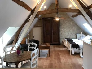 Living room - La Balastière (Beaumont-en-Veron)