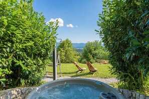 Private spa tub - Vineyard cottage Škatlar 2 (Novo Mesto)