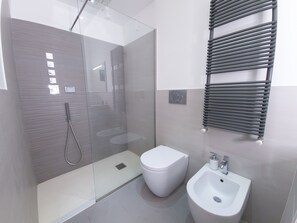 Bruser, boblebadekar, hårtørrer, bidet