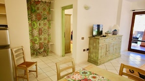 Apartment, 1 Schlafzimmer | Wohnbereich | Flachbildfernseher