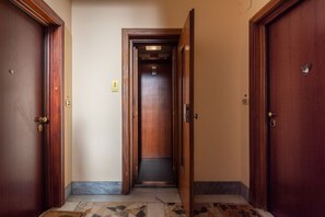 Interior - GuestHost - Knock Knock 10 min from Maria Vittoria Hospital Flat (Torino)